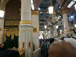 Medina, Saudi Arabien, dez 2022 - - Muslim Pilger sind gehen zu Besuch Roza rasool beim Masjid al Nabawi Medina. foto