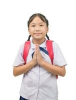 asiatisch Kind im Schule Uniform und Rucksack mit traditionell Gruß von Thailand foto