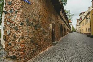 mittelalterlich Straße mit historisch Gebäude im das Herz von Rumänien. sibiu das östlichen europäisch Zitadelle Stadt. Reise im Europa foto