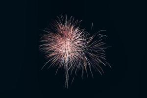 bunte Feuerwerksexplosion im jährlichen Festival foto