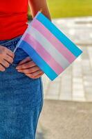 Geschlecht komisch. Transgender Flagge. selektiv Fokus. foto