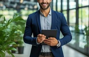 abgeschnitten Schuss von lächelnd Geschäftsmann mit Digital Tablette während Stehen im Büro. generativ ai foto