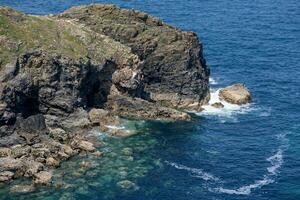 wild felsig Küste beim Trevose Kopf im Cornwall foto