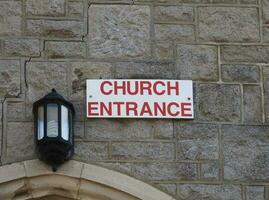Kirche Eingang Zeichen foto
