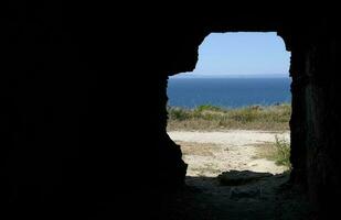 Ozean Aussicht von ein verlassen Gebäude beim das Küste von Portugal foto