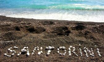 Santorini Text auf wthe Strand foto