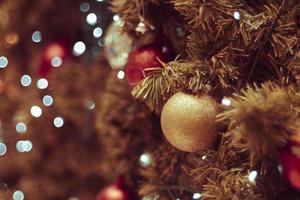 geschmückter Weihnachtsbaum foto