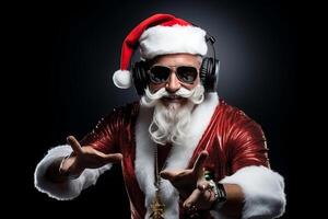 funky verrückt Santa claus dj Headset singen Lied Klang Melodie Hör mal zu Musik- auf schwarz Hintergrund. ai generiert foto