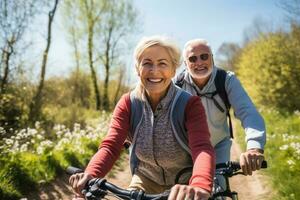 glücklich älter Paar erforscht Natur durch Fahrrad auf sonnig Tag. ai generiert foto