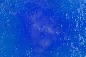 blauer abstrakter Hintergrund mit getrockneten Mangobeschaffenheiten foto