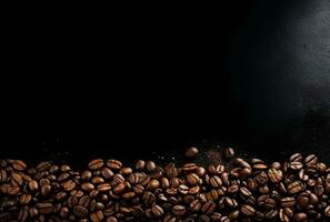 frisch Kaffee Bohnen auf dunkel Hintergrund mit leeren Raum zum text.ai generiert foto