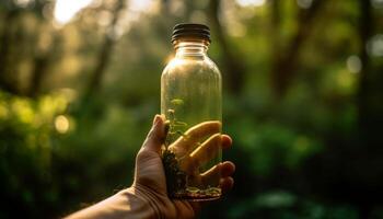 Hand halten Glas Krug von frisch Grün Saft generiert durch ai foto