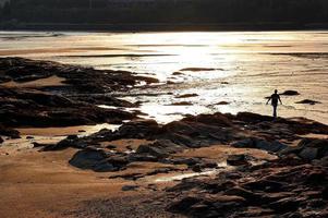 ein Wanderer bei Ebbe foto