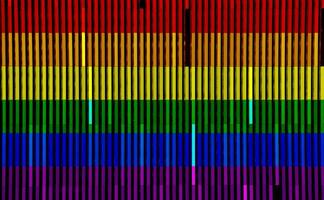 Flagge von das lgbt Gemeinschaft auf das Hintergrund von das hölzern Textur von das Bretter. Regenbogen Fröhlich Kultur Symbol. Konzept Collage. foto