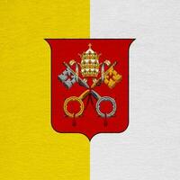 Flagge und Mantel von Waffen Vatikan Stadt Zustand auf ein texturiert Hintergrund. Konzept Collage. foto