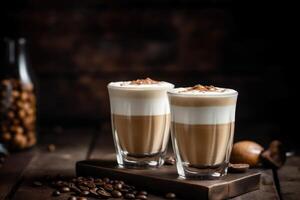 Kaffee Latté Macchiato mit ausgepeitscht Sahne und Kaffee Bohnen, Brille mit köstlich Latté Macchiato mit Kaffee, ai generiert foto