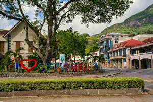 Uhr Turm im Stadt, Dorf Viktoria, Neu Dekoration von, ich Liebe Seychellen, Anzeigen im Vorderseite von das National Geschichte Museum, mahe Seychellen 2 foto