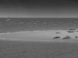 das Insel von borkum im das Deutsche Norden Meer foto