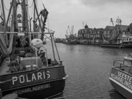 Der Hafen von Neuharlingersiel foto