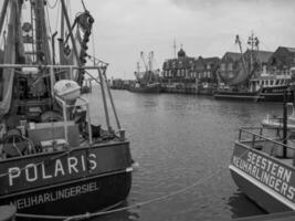 Der Hafen von Neuharlingersiel foto