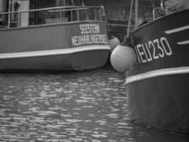 Der Hafen von Neuharlingersiel foto