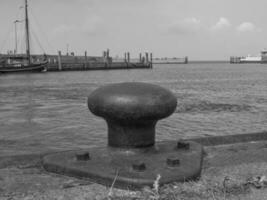 Der Hafen von Neuharlingersiel foto