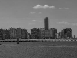 das Stadt von Ostende und das Belgier Küste foto