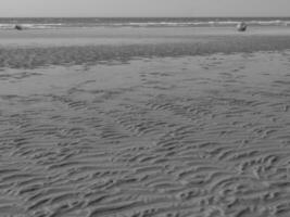 das Strand von de haan im Belgien foto
