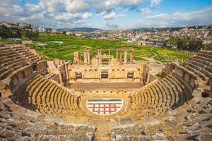 römisches theater in jerash in der nähe von amman jordanien