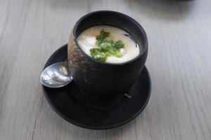 Nahaufnahme von Chawanmushi japanischer gedämpfter Eierpudding foto