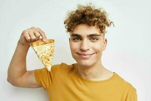 attraktiv Mann Pizza Snack schnell Essen Lebensstil unverändert foto