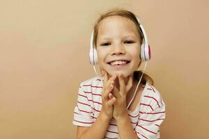 süß Mädchen Kopfhörer Unterhaltung Emotionen Kindheit unverändert foto