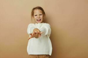 Porträt von glücklich lächelnd Kind Mädchen Kinder Stil Emotionen Spaß Kindheit unverändert foto