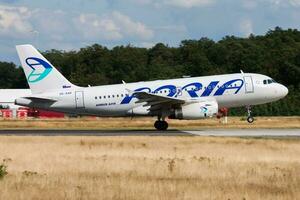 Adria Atemwege Airbus a319 s5-aar Passagier Flugzeug Abfahrt beim Frankfurt Flughafen foto