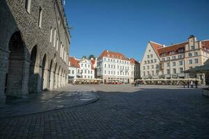 schön Gebäude beim Stadt, Dorf Halle Platz im Tallinn foto