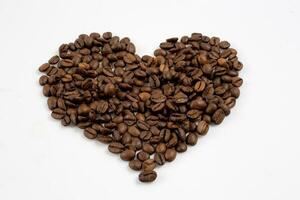 Herz geformt geröstet Kaffee Bohnen foto
