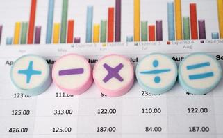 Mathesymbole Diagramme Diagramme Kalkulationstabelle Finanzen Bankkonto foto