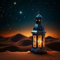 Arabisch Laterne mit Verbrennung Kerze leuchtenden beim Nacht Mond Über sandig Wüste foto