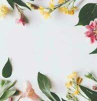 Blumen und Blätter auf Weiß ai generieren Foto