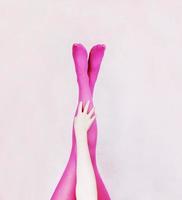 weibliche Beine tragen rosa Strumpfhosen foto