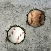 zwei Baseball Ball fliegend durch das Mauer mit Risse foto
