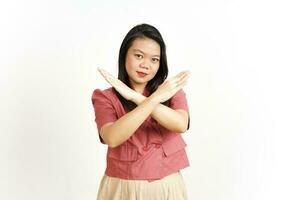 gekreuzte Handablehnungsgeste der schönen asiatischen Frau lokalisiert auf weißem Hintergrund foto