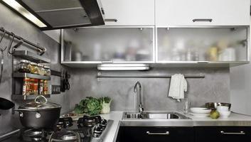 Innenaufnahme einer modernen Küche foto