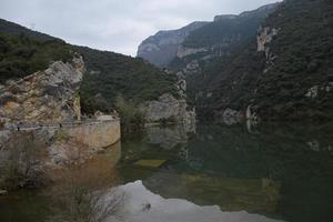 Bergfluss Ebro in Spanien foto