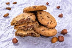 Schokoladenkekse, Mandel-, Nuss-, Haselnuss-Kekse. foto