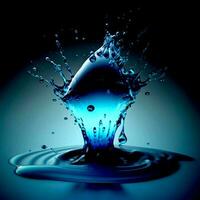 Spritzen , frisch fallen im Wasser Blau transparent Licht, foto