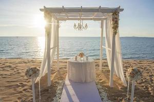 Hochzeits-Setup am Strand foto