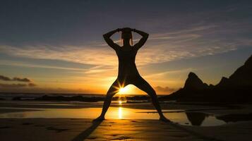 Silhouette von ein Person auf das Strand ein Frau im ein Bikini üben Yoga auf das Strand beim Sonnenaufgang, KI-generiert foto