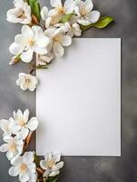 tropisch Blumen- Hintergrund mit leer Papier Kopieren Raum. Raum zum Text foto