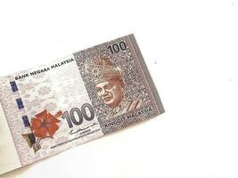 isoliert Weiß Foto von einer Stück von 100 ringgit malaysisch Bank Anmerkungen